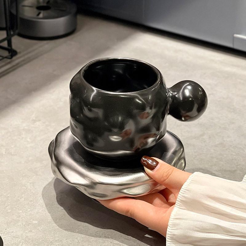 

300 мл Керамическая Серебристая Кружка с Блюдцем Набор для Послеобеденного Чая Кофе Чашка с Блюдцем Наборы Парные Кружки Домашняя Креативная Посуда для Напитков Кружки Подарок на Новоселье 300ml