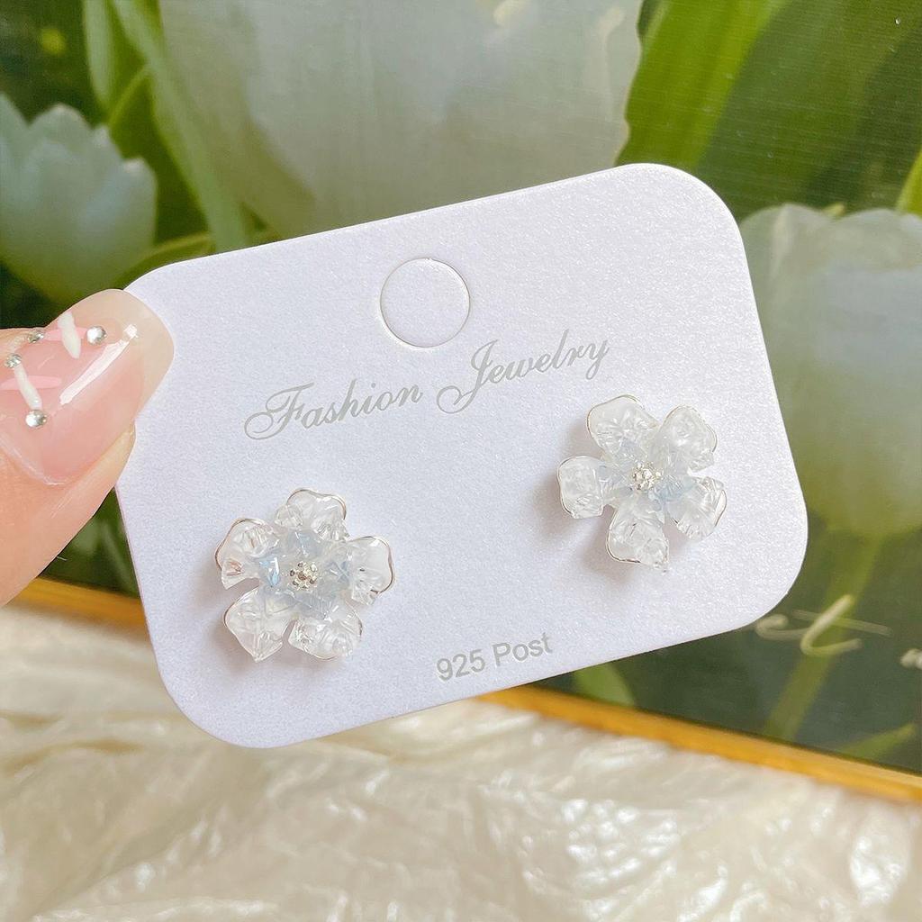 Exquisite Pearl Butterfly Earrings with Silver Needle – Gradient Light Luxury Design for Women