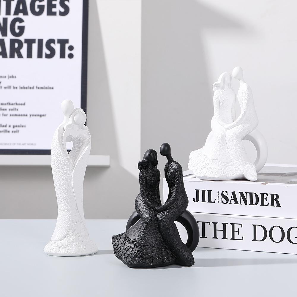 Abstract Resin Sculpture Ornament: Hugging Couple for Bedroom Decor