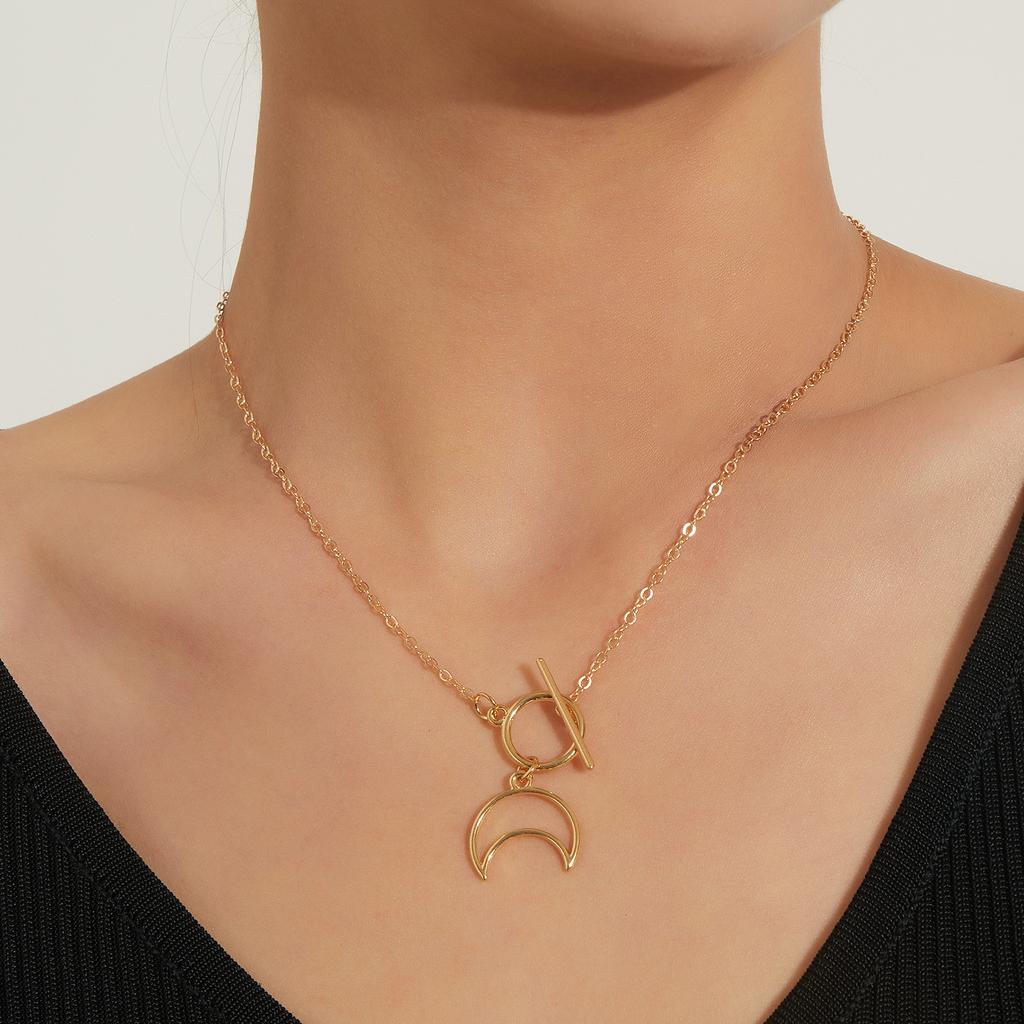 Europe, America, Fashion Moon Shape Trend Women's Necklace, Personality and Temperament Small Hole Chain
