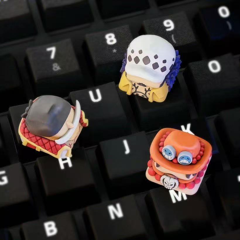 Figurka One Piece Trafalgar D. Zákon o vodě Edward Newgate DIY Keycap Roztomilý Kreslený Kříž Mechanická Klávesnice ESC Základní Keycap Dárek