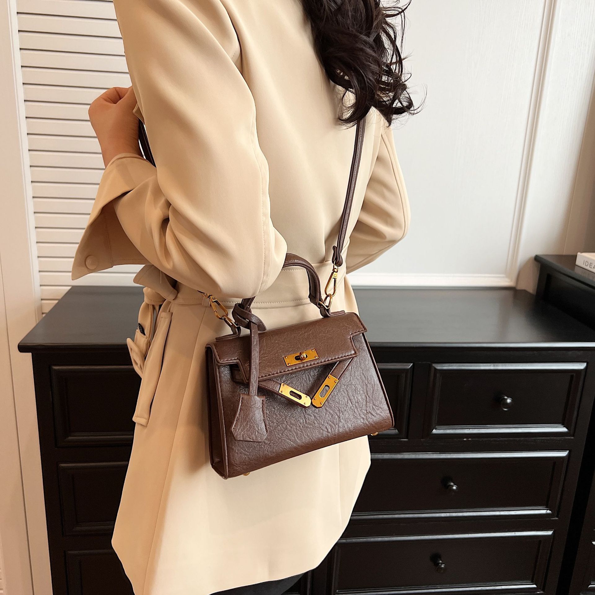 

Французская модная ручная маленькая женская сумка, осень/зима 2023, новая сумка Kelly, маленькая пригородная универсальная сумка через плечо на одно плечо