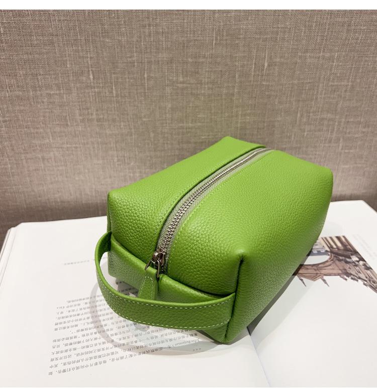 Fashion Women's Leather Makeup Bag Portable Cosmetic Pouch with Zipper Closure
