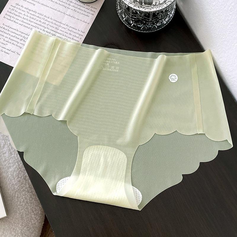 Ultra-thin Translucent Panties Feel Breathable for Women Naked