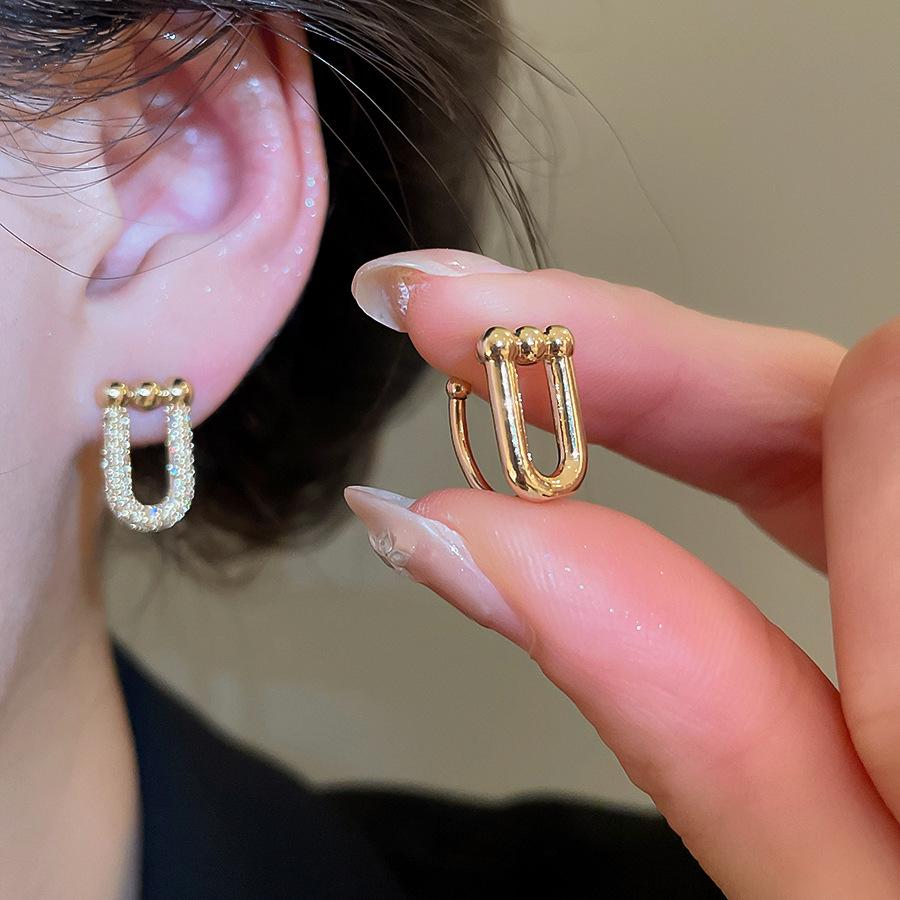 Silver Needle Zircon Horseshoe Stud Earrings – Trendy, Light Luxury Design