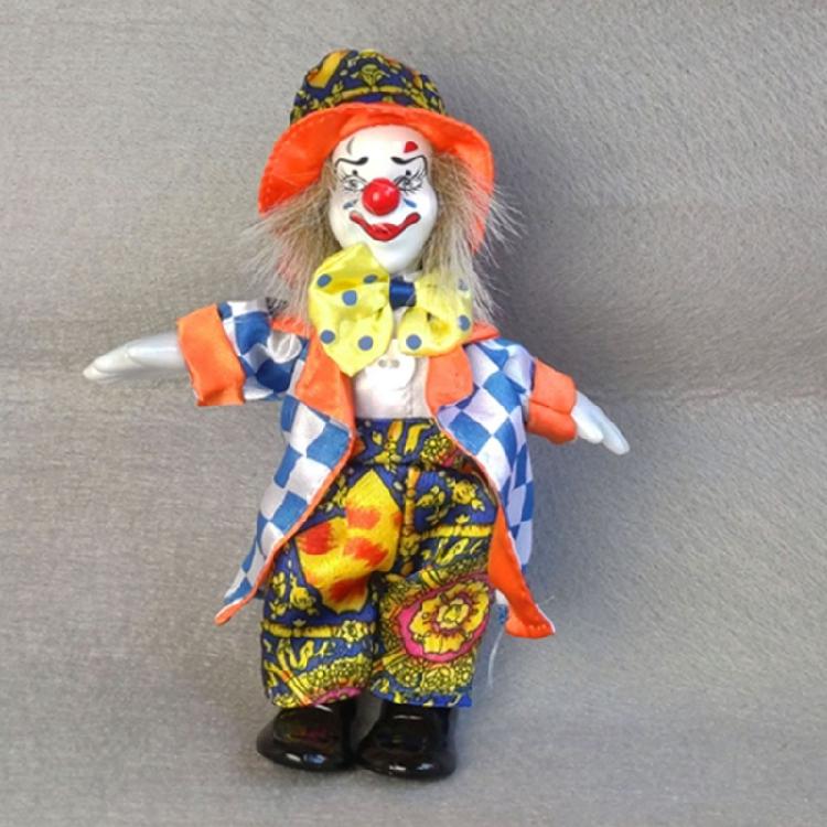 Designed Face Ceramic Entertainer Figurine Flexible Part Bright Costume Seasonal Ornament Christmas Celebration Decoration 16cm Height