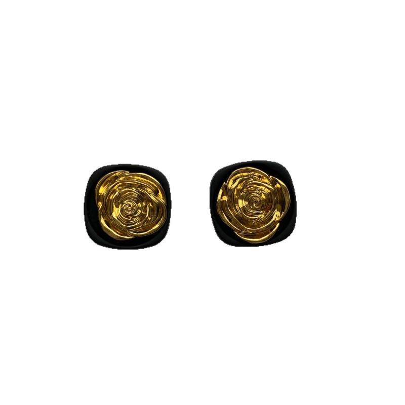 French Retro Minimalist Luxury Round Leaf Flower Stud Earrings Niche Design Sense Temperament Versatile Earrings Foreign Style