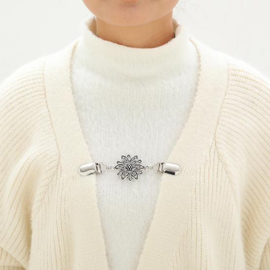 Sweater Duck Mouth Clips for Cardigans Vintage Shawl Cloak Clasp Rhinestone Cinching Clip for Women Shawl