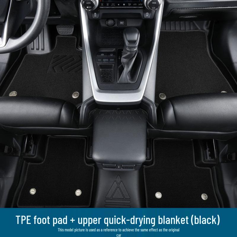 2025 Subaru Forester Easy-to-Clean, Dirt-Resistant Floor Mats