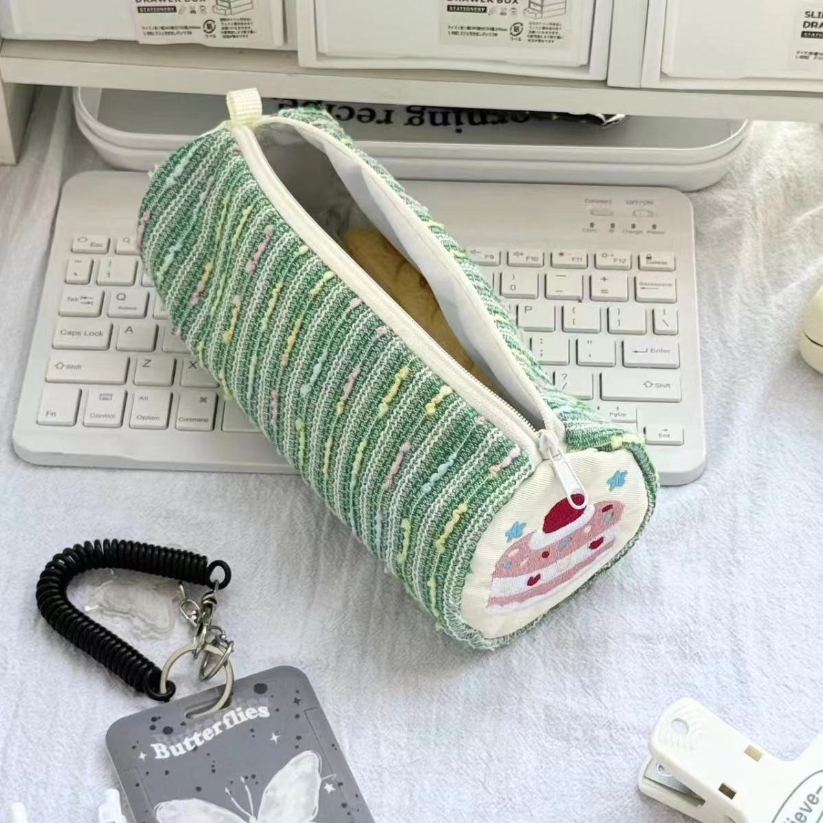 

Милая сумка для ручек с вышивкой в виде яблока, чехол для карандашей Catoon, сумка для хранения Kawaii, косметичка, корейские канцелярские принадлежности, школьные принадлежности, детский подарок зелёный