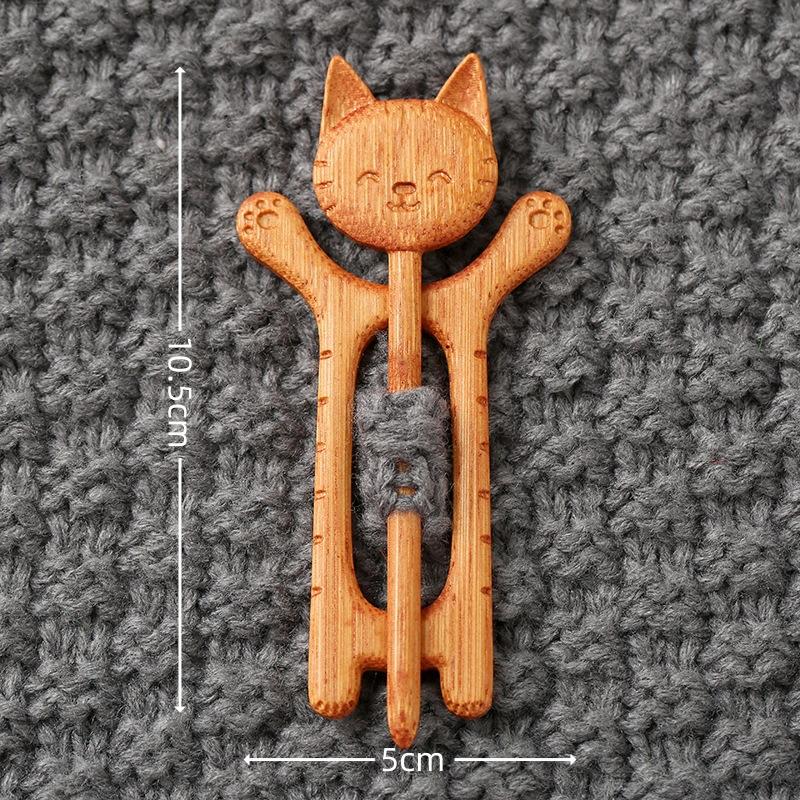 Brooch Pin with Woodenanimal Pattern