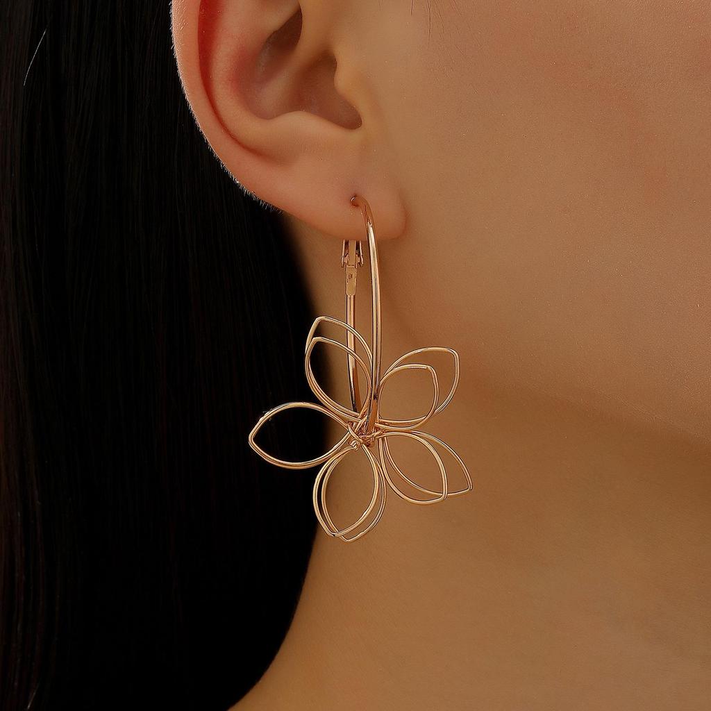 Retro Geometric Hollow Flower Earrings for Women