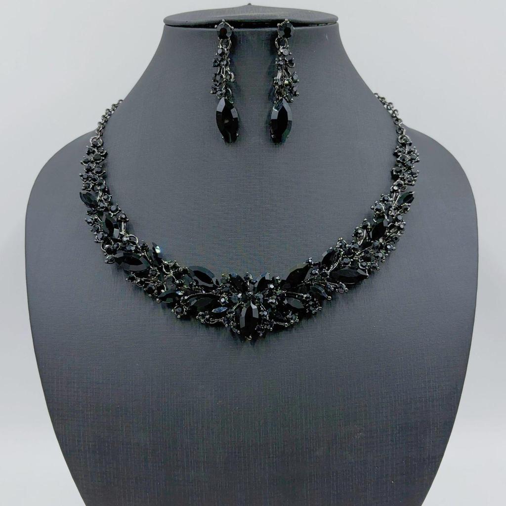 European & American Vintage Evening Necklace & Earrings Set - Floral Design