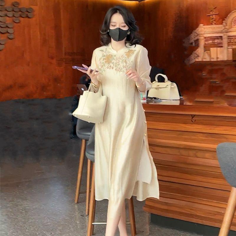 

2026 Summer Elegant Chinese Retro Embroidered Qipao Dress: Slimming, Loose Fit with Stand Collar M [80-115 pounds]