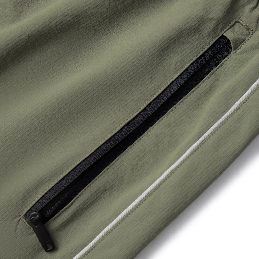 Li-Ning Fitness Series Casual Quick-Dry Comfortable Versatile Ice Silk Cool Breathable Sports Shorts Men Shorts Tea-Green AKSV281-7