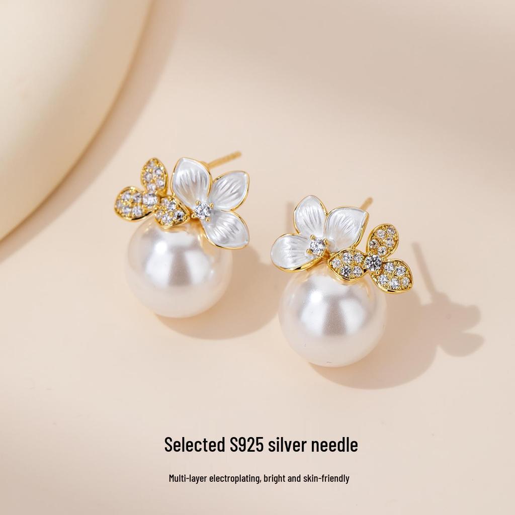 Elegant Pearl Flower Stud Earrings for Women - Unique, Stylish, and Luxurious Design