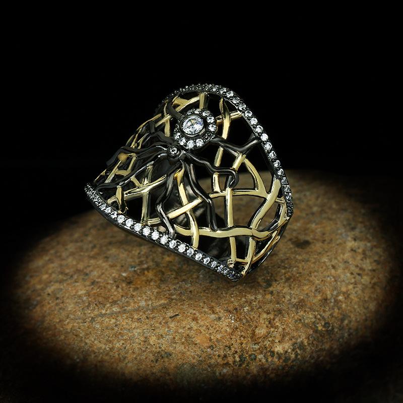 Neuer Gothic-Stil Schmetterling Schmetterling Diamantring Europäischer und Amerikanischer Retro Schwarz und Gold Zweifarbiger Ring