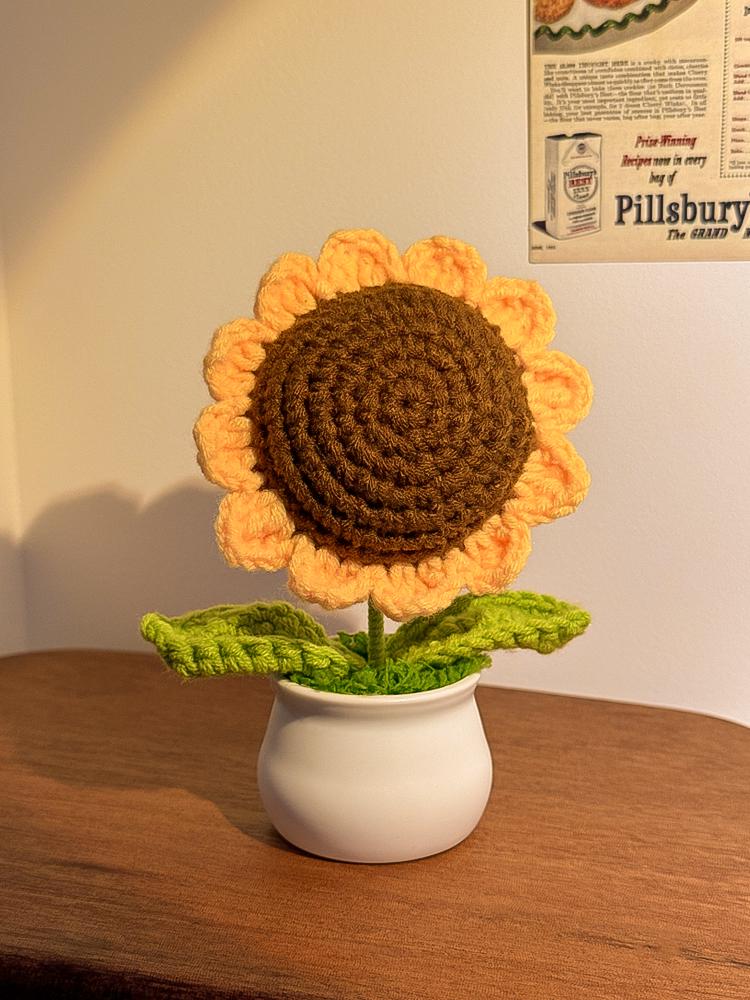 Sunflower Hand-Knitted Woolen Yarn Bouquet - Small Decorative Gift for Home