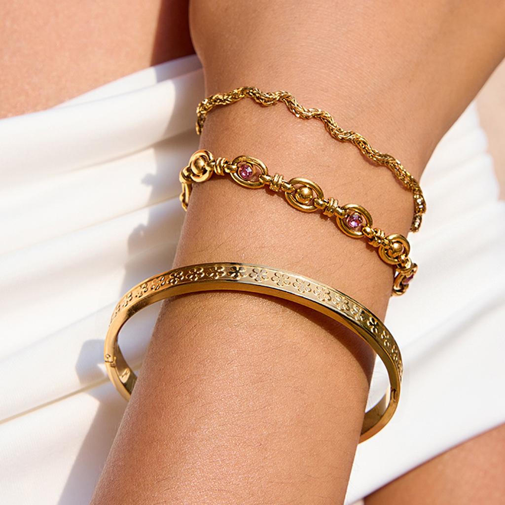 European and American stainless steel jewelry bracelets are specially supplied with explosive titanium steel sand gold