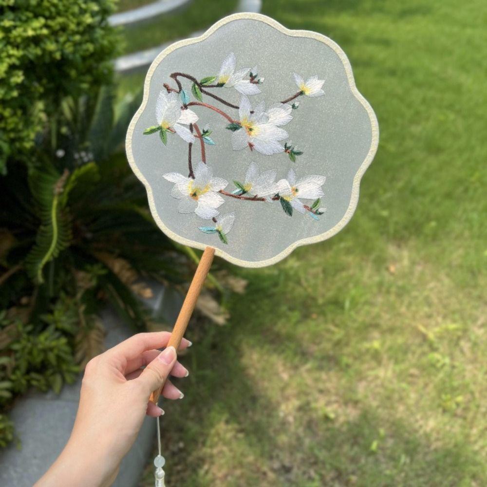 Chinese Style Chinese Style Fan with Pendant Silk Fan Vintage Embroidery Fan Chinese Wedding