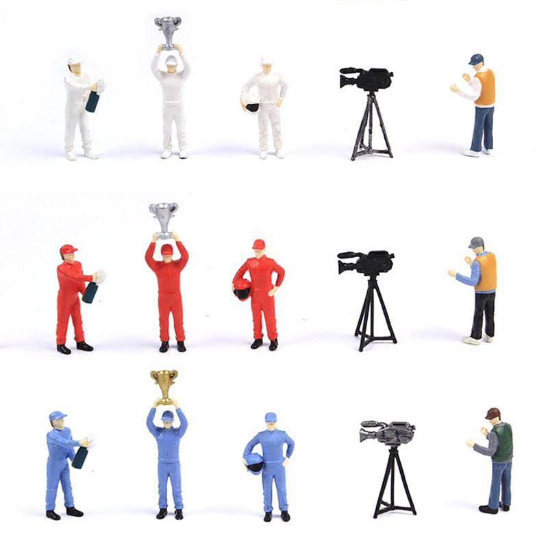 Race Medal 164 The Playing Field 2 Figure Scenario Model Set For Matchbox Tomy With High-quality Resin Material