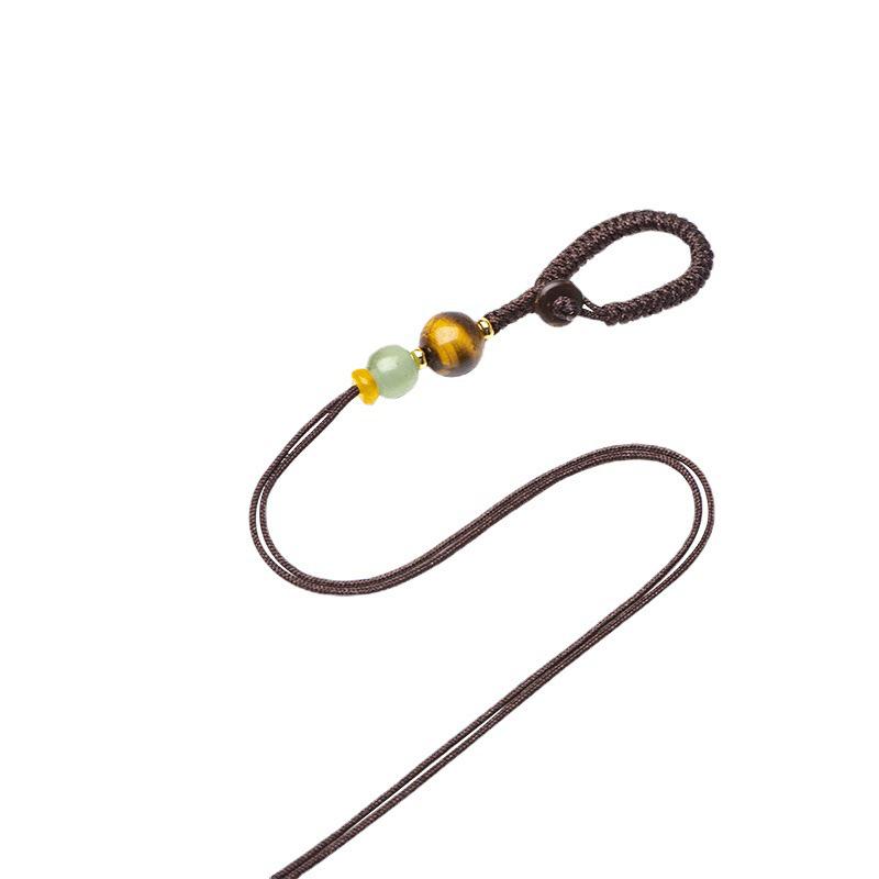 Handgeknüpfter Diamantknoten Auto-Schlüsselanhänger mit Messinganhänger und Jade-Akzent