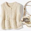 Damstickad kabelstickad väst i 100% ull