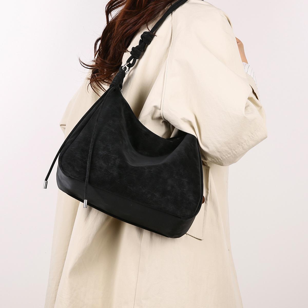 

Women s 2025 Retro Tote: Versatile, College Style, Casual Commute, Large Capacity Shoulder Bag 30*10*25 cm