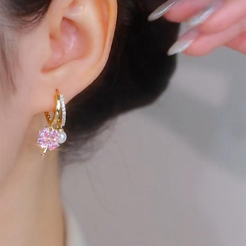 Pink Zircon Four-Leaf Pearl Ear Cuffs with S925 Silver Hypoallergenic Studs – Elegant and Sweet Zircon Inlaid Earrings