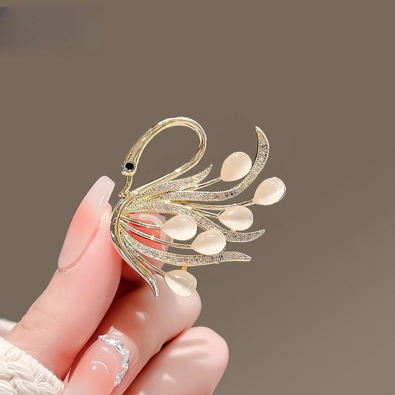 

Корейская элегантная цветочная брошь с животным: Высококлассная женская брошь-булавка для воротника пальто или костюма