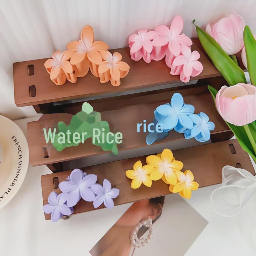 Agrafă de păr cu trei flori în culori bomboană de vară: Clips de păr simplu, dulce și drăguț cu formă de rechin