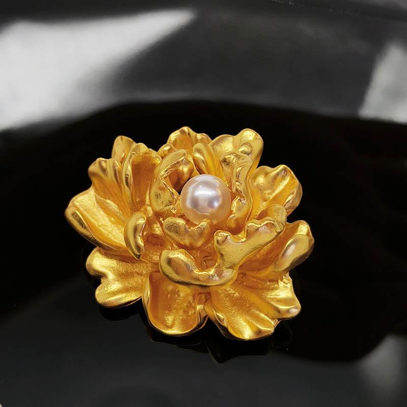 Elegant Gold Color Peony Flower Brooch For Women 1Pcs Plant Pin For Graduation Ceremony Fashion Wear