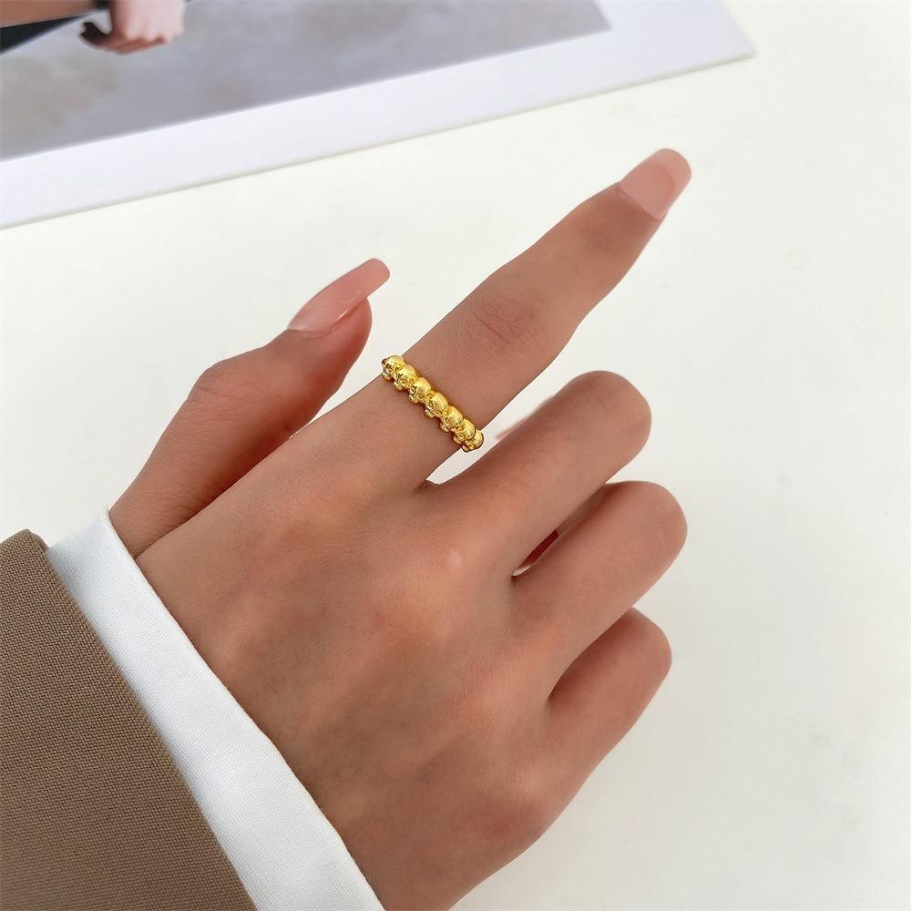 Retro Personality Gold Color Seven Skulls Arrangement Rings for Women Men Halloween Fashion Design Sense Jewelry Accessory Gifts