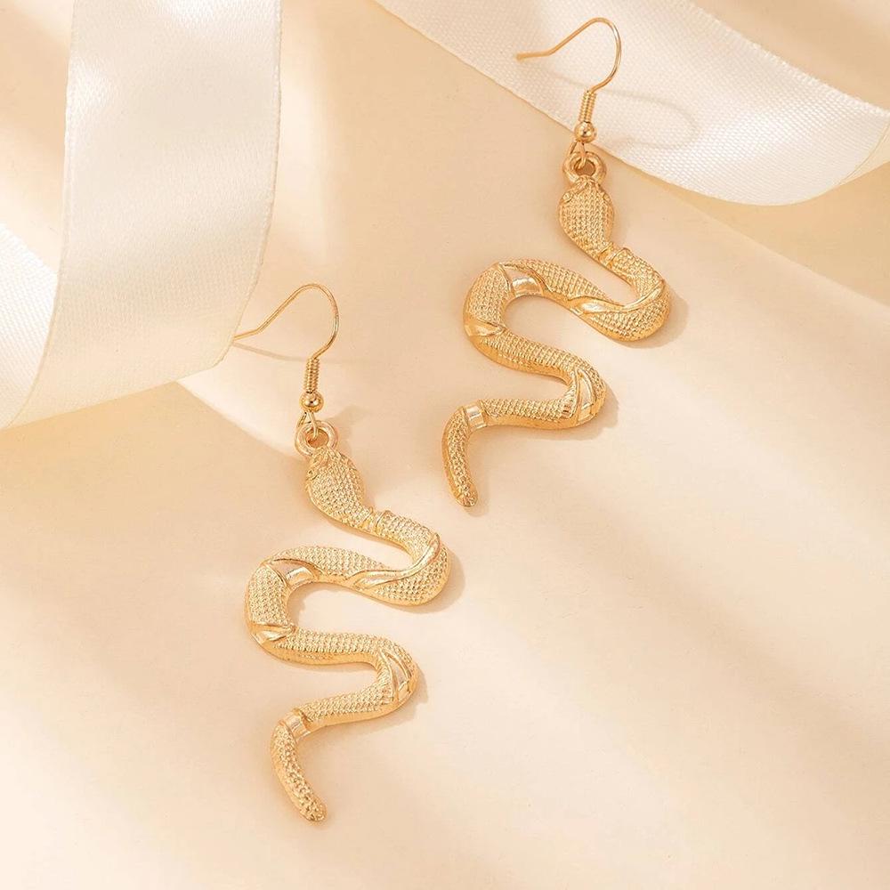 European & American Snake Shape Stud Earrings: Exaggerated Punk Style, Animal-Inspired, Light Luxury Accessory.