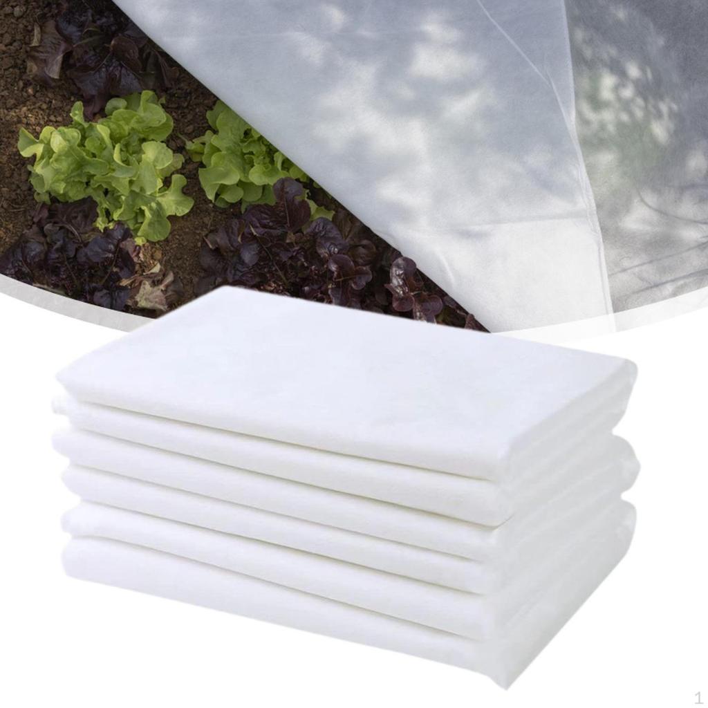 Frostschutzabdeckung für Gemüsepflanzen im Winter