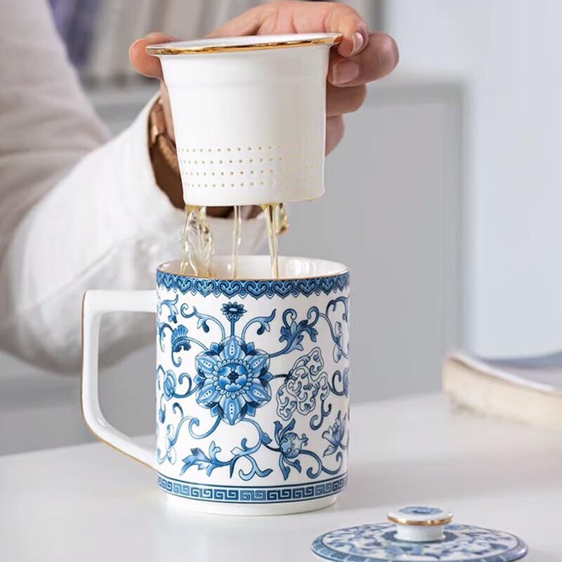 SIYUTANG Elegant Teacup & Wool Scarf Gift Set