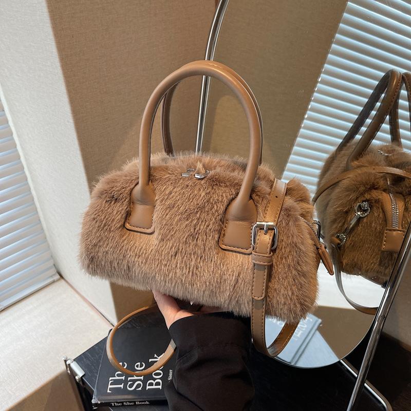 Plush bag women's new high-end fashion versatile messenger bag popular portable wool bag