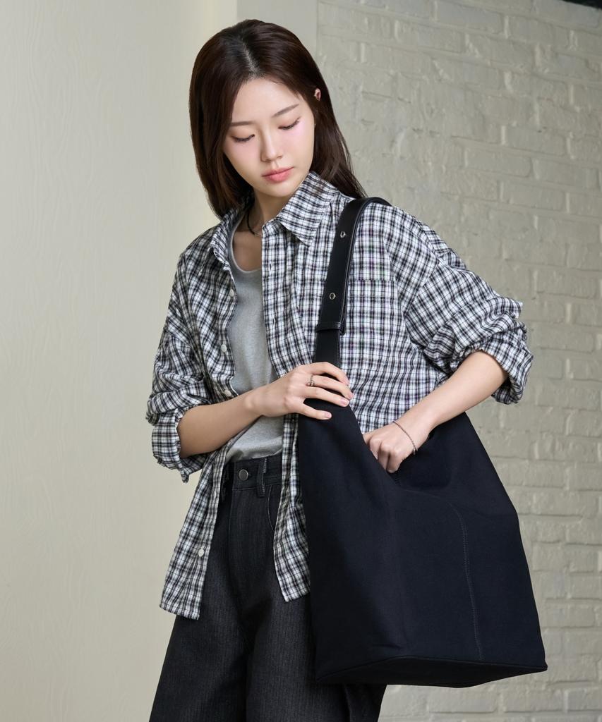Hyoji Canvas Shoulder Crossbody Bag (Black)