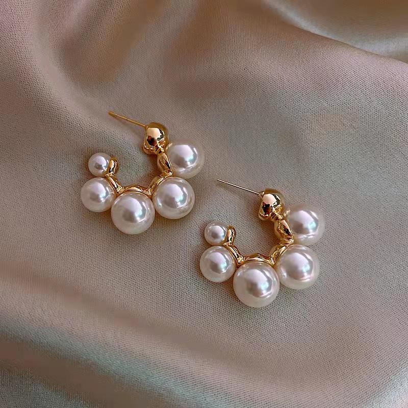 

Minimalist C-shaped Ear Cuff with Large Pearl Stud - Elegant, Cold Style Earrings