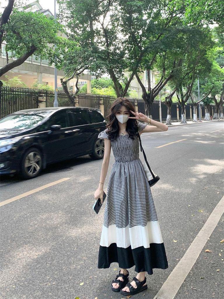 Damen Sommer 2023 Kariertes A-Linien-Kleid mit Kontrastfarbe und kurzen Flatterärmeln