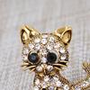 Vintage süße kleine Katze Form Strass Brosche Pin Frauen Kleid Schal Zubehör