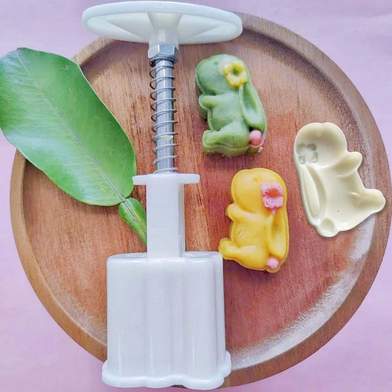 24TE Moon Cake Mould Cartoon Bunny Shaped DIY Baking Moulds for Mid-Autumn Festival