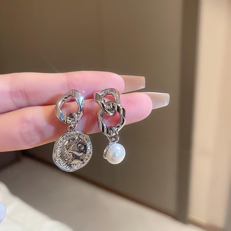 

Асимметричные серьги-цепочки с жемчугом Серебряная игла - Хип-хоп холодный стиль, продвинутый европейский и американский дизайн для женщин