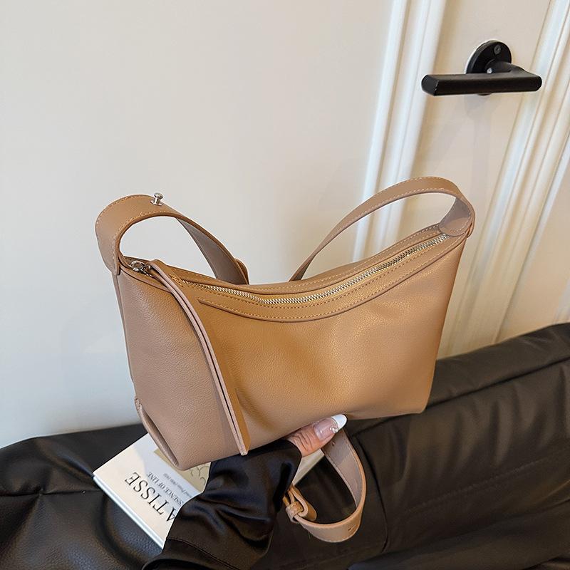 High Sense Niche Spring and Summer Dumpling Bag Women's New Fashion Light Luxury Versatile Single Shoulder Messenger Bag Tide