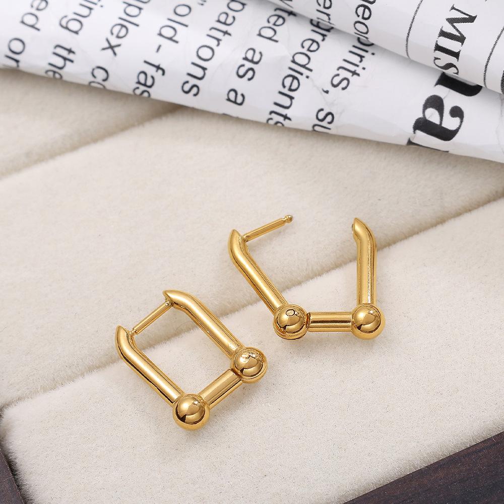 Heiß verkaufende quadratische goldene Stahl geometrische Ohrringe, hochwertige dünne Ohrstecker, quadratische Nieten, weibliche Schlichtheit