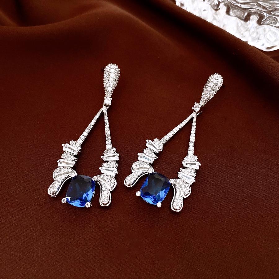 Orecchini Vintage a Forma di Pera con Perle e Intarsi di Diamanti - Stile Retrò, Lusso Leggero, Design di Alta Gamma