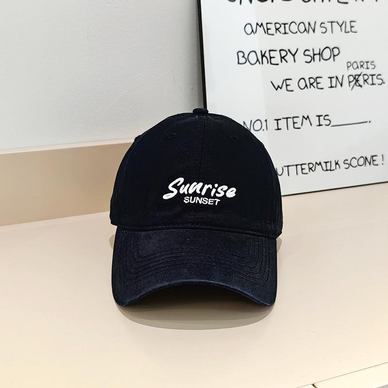 

Солнцезащитная кепка с алфавитным принтом для весны и лета, одинаковая для мужчин и женщин, небольшой козырек для пар и модная бейсболка для студентов. M（56-58cm） чёрный