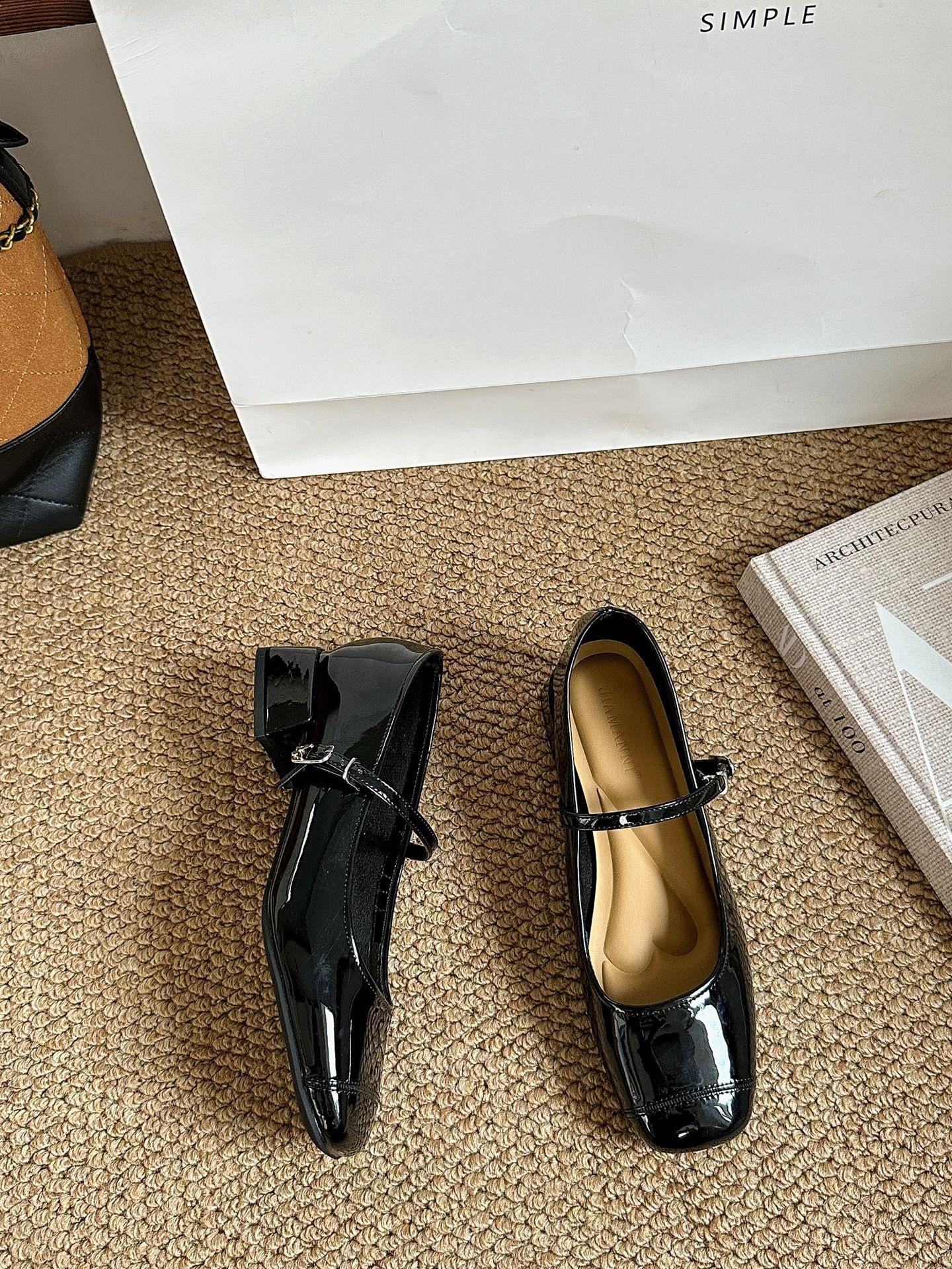 

Patent leather square head thick heel single shoes women s 2025 autumn new European and American soft patent leather Mary Jane shoes 35