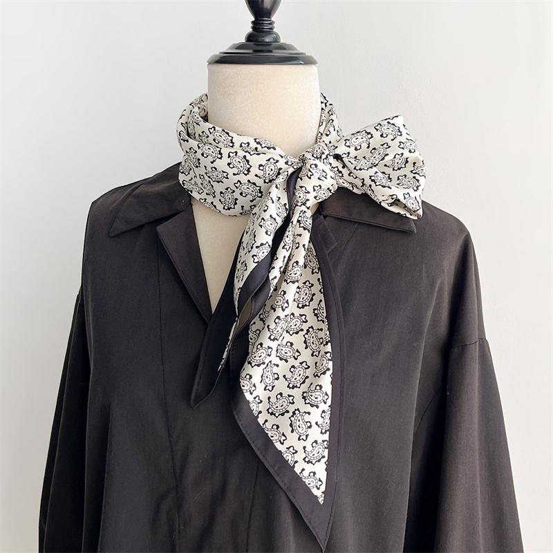 2025 New Fashion Women Triangle Scarf Bohemian Style Paisley Designer Long Ribbon Twill Silk Scarves Neckerchief Luxury
