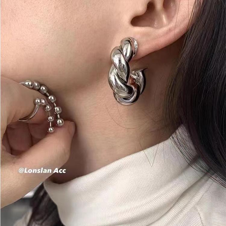 New Trendy Geometric Twisted Thick Hoop Clip Earrings Glossy Gold Huge Round Non Pierced Earrings for Women Punk Jewelry